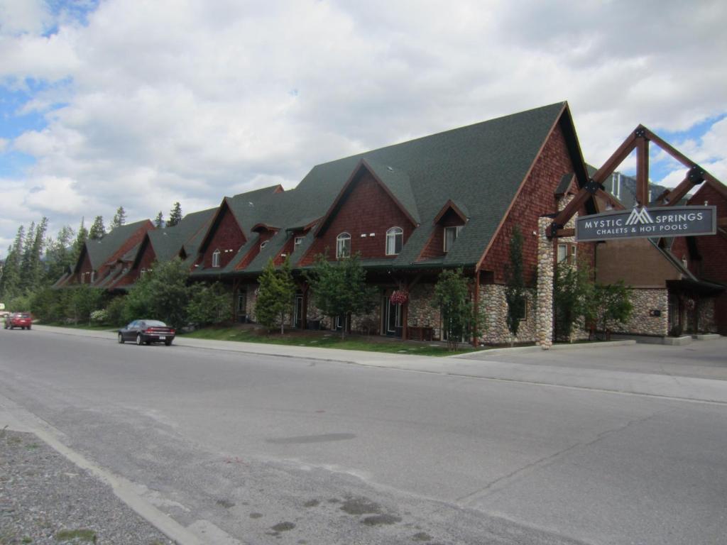 Mystic Springs Chalets & Hot Pools Canmore Exterior foto