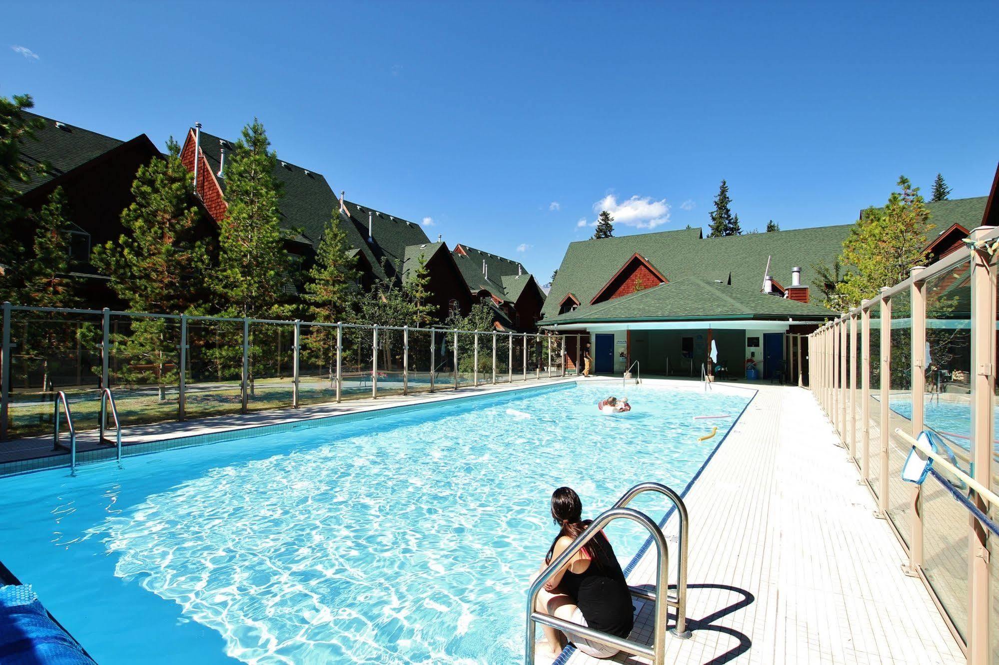 Mystic Springs Chalets & Hot Pools Canmore Exterior foto